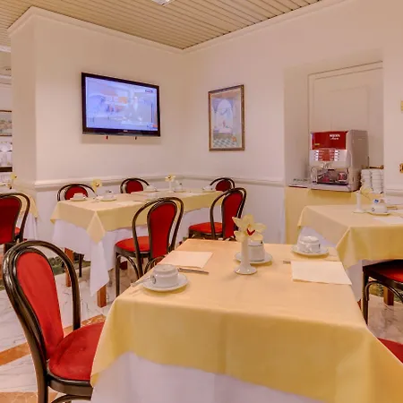 Roma Hotell 4*