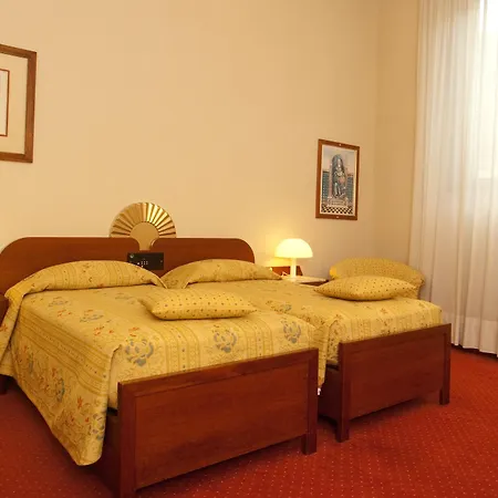 Roma Szálloda 4*